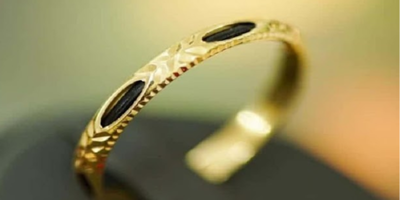 Nằm mơ thấy góp đủ tiền mua vàng