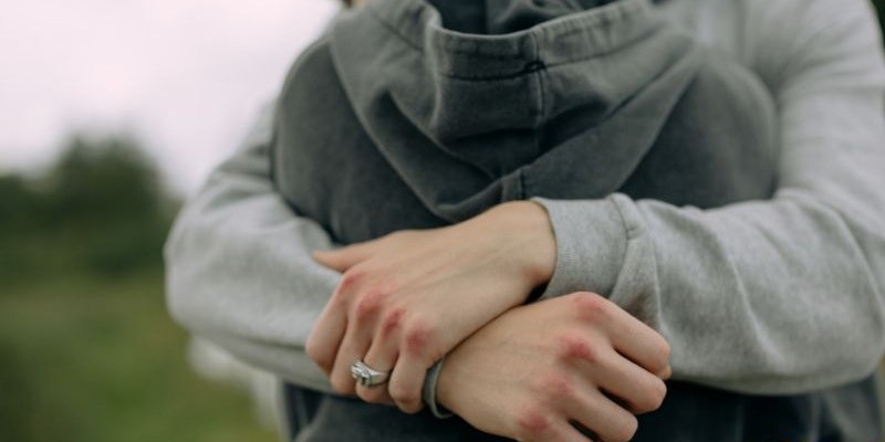 Nhìn thấy người mình thích ôm mình trong giấc mơ