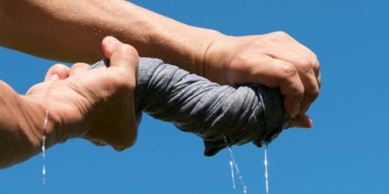 Thấy quần áo rơi xuống nước bị ướt trong mơ liệu có phải là điềm lành