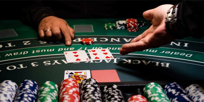 Hãy sử dụng tín hiệu tay để đưa ra quyết định khi chơi Blackjack